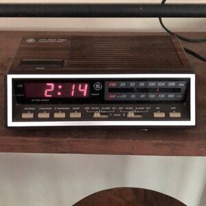 Vintage 1980’s Clock Radio